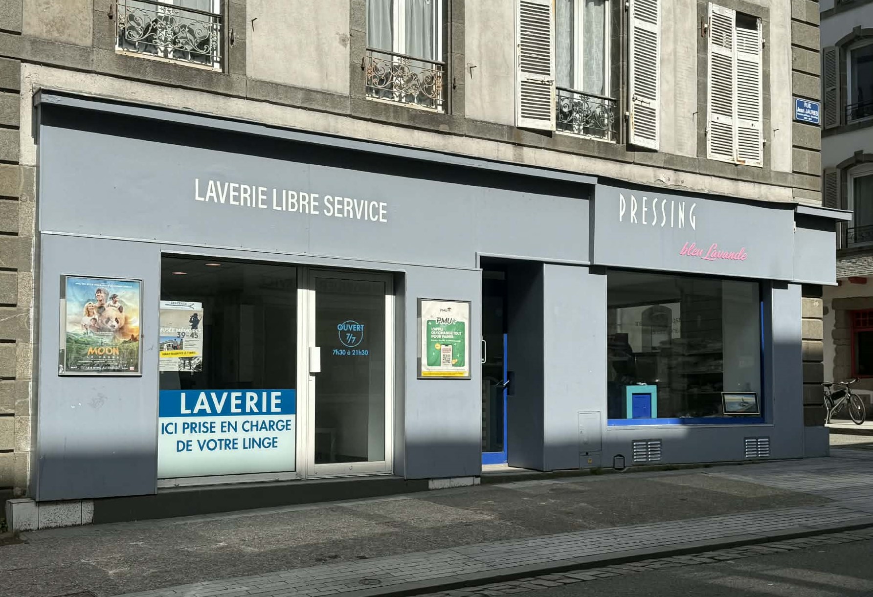 Vitrine Pressing Bleu Lavande